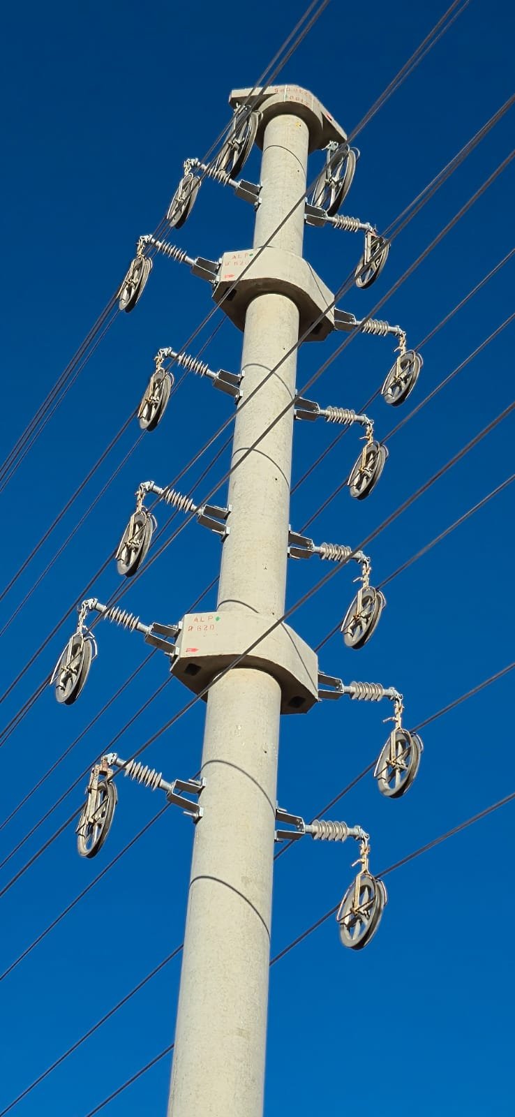 Estructura de línea de alta tensión del proyecto PE Anchoris en Mendoza